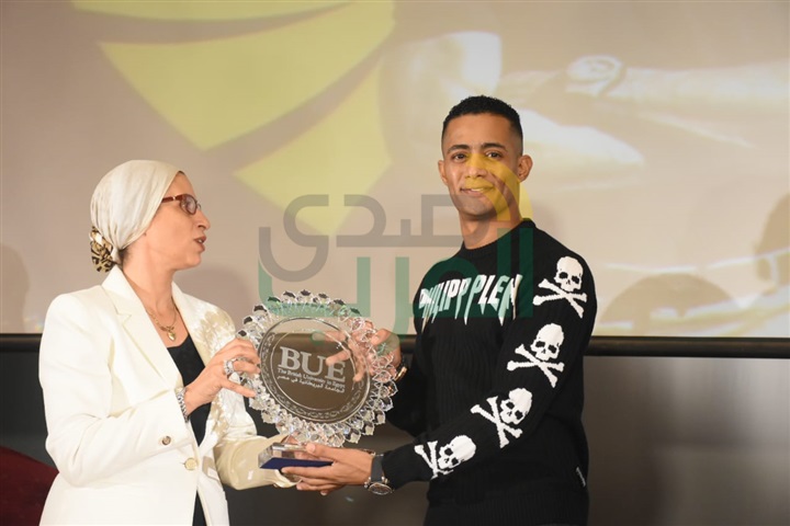 تكريم محمد رمضان بالجامعة البريطانية تكريم محمد رمضان بالجامعة البريطانية