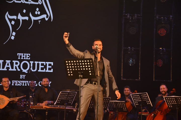 بالصور.. الشرنوبي يشعل التجمع بسيلفي النفسية وسط هتاف الآلاف بالصور.. الشرنوبي يشعل التجمع بسيلفي النفسية وسط هتاف الآلاف