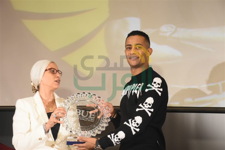 تكريم محمد رمضان بالجامعة البريطانية تكريم محمد رمضان بالجامعة البريطانية