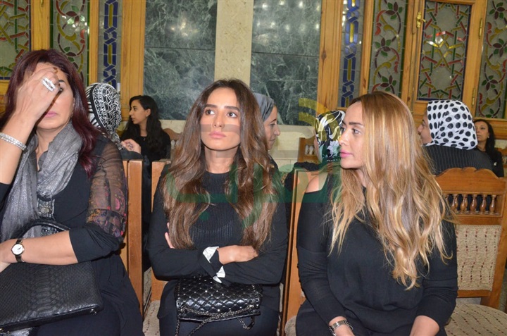 بالصور.. نجوم الفن في عزاء حمدي قنديل
