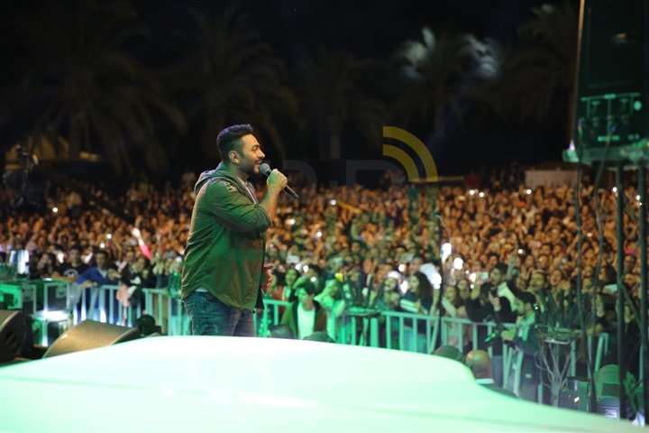 بالصور.. تامر حسني يحي أولى حفلاته عقب شفائه وميلاد نجله آدم بالصور.. تامر حسني يحي أولى حفلاته عقب شفائه وميلاد نجله آدم