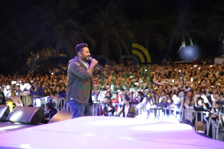 بالصور.. تامر حسني يحي أولى حفلاته عقب شفائه وميلاد نجله آدم بالصور.. تامر حسني يحي أولى حفلاته عقب شفائه وميلاد نجله آدم