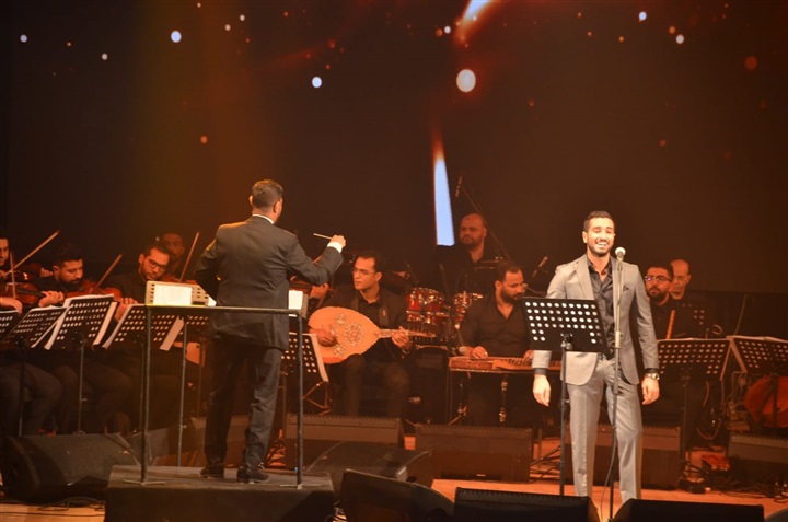 بالصور.. الشرنوبي يشعل التجمع بسيلفي النفسية وسط هتاف الآلاف بالصور.. الشرنوبي يشعل التجمع بسيلفي النفسية وسط هتاف الآلاف
