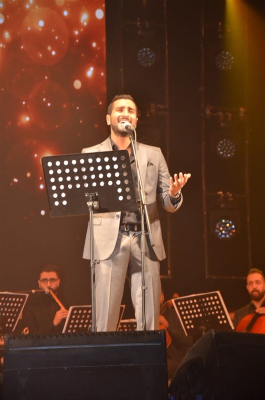 بالصور.. الشرنوبي يشعل التجمع بسيلفي النفسية وسط هتاف الآلاف بالصور.. الشرنوبي يشعل التجمع بسيلفي النفسية وسط هتاف الآلاف