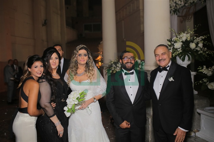 بالصور.. نجوم الفن والأغنية والمشاهير يحتفلون بزفاف "ميرا وبيتر" بالصور.. نجوم الفن والأغنية والمشاهير يحتفلون بزفاف "ميرا وبيتر"