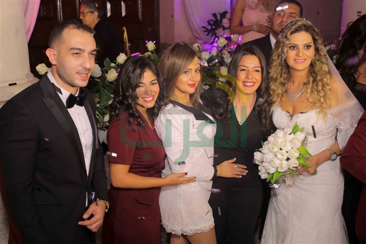 بالصور.. نجوم الفن والأغنية والمشاهير يحتفلون بزفاف "ميرا وبيتر" بالصور.. نجوم الفن والأغنية والمشاهير يحتفلون بزفاف "ميرا وبيتر"