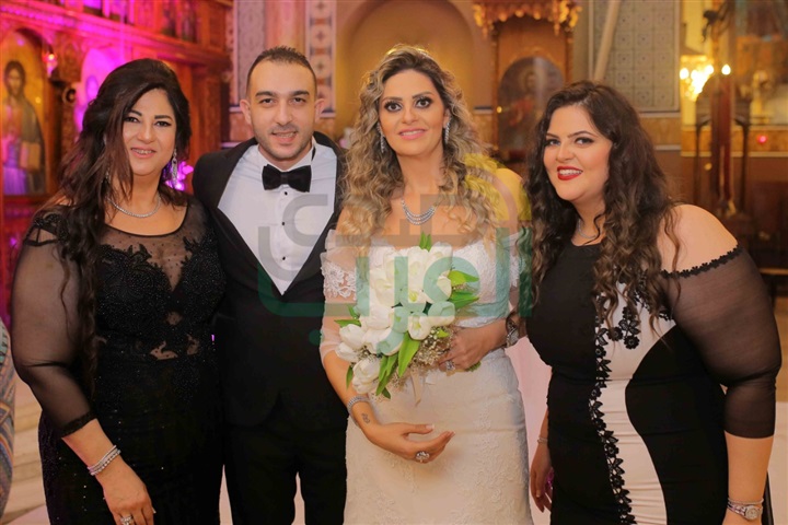 بالصور.. نجوم الفن والأغنية والمشاهير يحتفلون بزفاف "ميرا وبيتر" بالصور.. نجوم الفن والأغنية والمشاهير يحتفلون بزفاف "ميرا وبيتر"