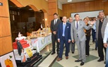 نائب رئيس جامعة أسيوط يصطحب الجراح العالمى نادر حنا فى جولة بمتحف الجامعة