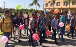 طلبة كلية التمريض بجامعة جنوب الوادي يوزعون الهدايا ويتبرعون لمرضي مستشفي شفاء الأورمان 