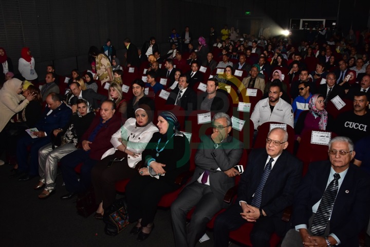 بالصور.. تكريم نجوم الفن والصحافة والمجتمع في مهرجان "بالشباب تحيا الأمم" بدورته الثانية بالصور.. تكريم نجوم الفن والصحافة والمجتمع في مهرجان "بالشباب تحيا الأمم" بدورته الثانية