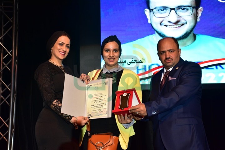 بالصور.. تكريم نجوم الفن والصحافة والمجتمع في مهرجان "بالشباب تحيا الأمم" بدورته الثانية بالصور.. تكريم نجوم الفن والصحافة والمجتمع في مهرجان "بالشباب تحيا الأمم" بدورته الثانية