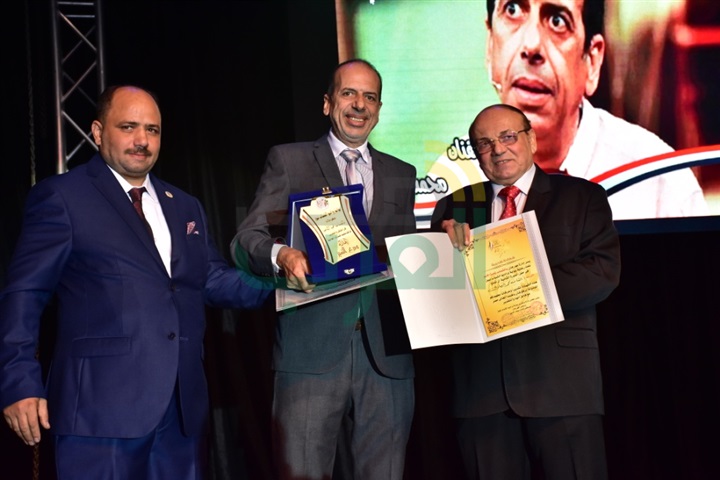بالصور.. تكريم نجوم الفن والصحافة والمجتمع في مهرجان "بالشباب تحيا الأمم" بدورته الثانية بالصور.. تكريم نجوم الفن والصحافة والمجتمع في مهرجان "بالشباب تحيا الأمم" بدورته الثانية