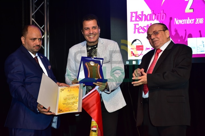 بالصور.. تكريم نجوم الفن والصحافة والمجتمع في مهرجان "بالشباب تحيا الأمم" بدورته الثانية بالصور.. تكريم نجوم الفن والصحافة والمجتمع في مهرجان "بالشباب تحيا الأمم" بدورته الثانية