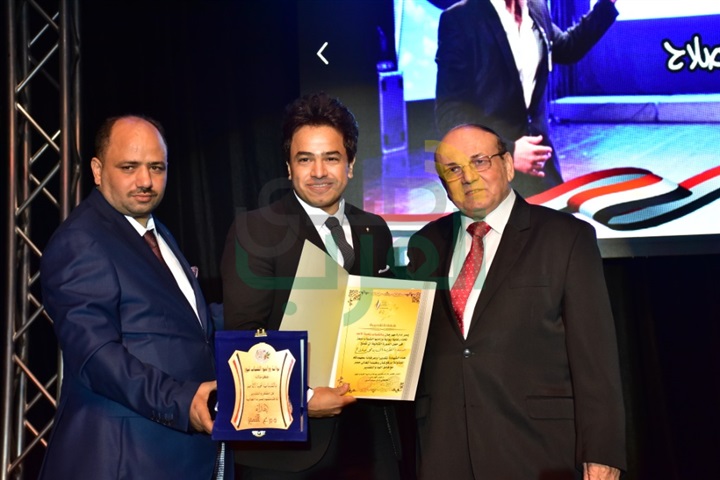 بالصور.. تكريم نجوم الفن والصحافة والمجتمع في مهرجان "بالشباب تحيا الأمم" بدورته الثانية بالصور.. تكريم نجوم الفن والصحافة والمجتمع في مهرجان "بالشباب تحيا الأمم" بدورته الثانية
