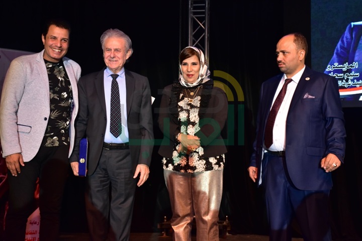 بالصور.. تكريم نجوم الفن والصحافة والمجتمع في مهرجان "بالشباب تحيا الأمم" بدورته الثانية بالصور.. تكريم نجوم الفن والصحافة والمجتمع في مهرجان "بالشباب تحيا الأمم" بدورته الثانية
