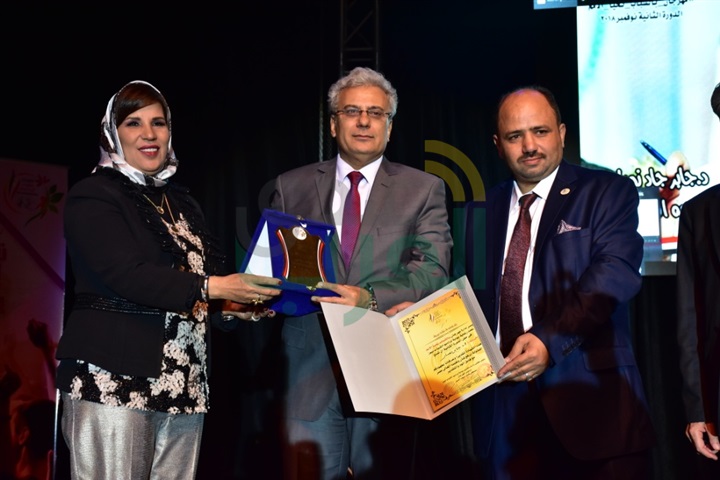 بالصور.. تكريم نجوم الفن والصحافة والمجتمع في مهرجان "بالشباب تحيا الأمم" بدورته الثانية بالصور.. تكريم نجوم الفن والصحافة والمجتمع في مهرجان "بالشباب تحيا الأمم" بدورته الثانية