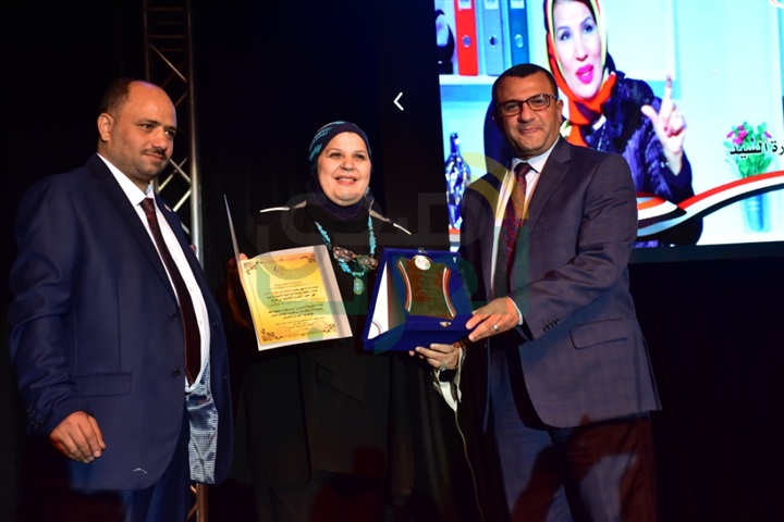 بالصور.. تكريم نجوم الفن والصحافة والمجتمع في مهرجان "بالشباب تحيا الأمم" بدورته الثانية بالصور.. تكريم نجوم الفن والصحافة والمجتمع في مهرجان "بالشباب تحيا الأمم" بدورته الثانية