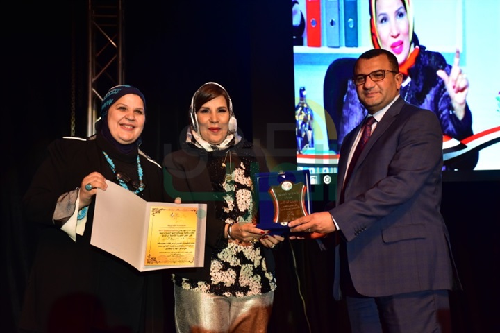 بالصور.. تكريم نجوم الفن والصحافة والمجتمع في مهرجان "بالشباب تحيا الأمم" بدورته الثانية بالصور.. تكريم نجوم الفن والصحافة والمجتمع في مهرجان "بالشباب تحيا الأمم" بدورته الثانية