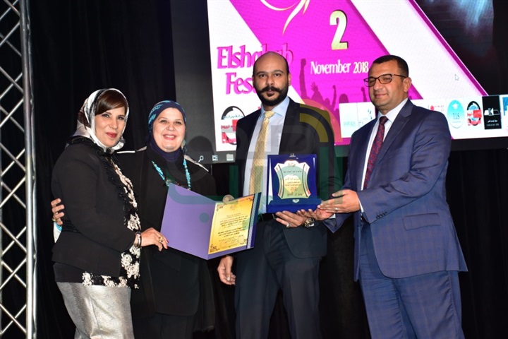 بالصور.. تكريم نجوم الفن والصحافة والمجتمع في مهرجان "بالشباب تحيا الأمم" بدورته الثانية بالصور.. تكريم نجوم الفن والصحافة والمجتمع في مهرجان "بالشباب تحيا الأمم" بدورته الثانية