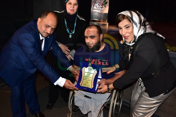 بالصور.. تكريم نجوم الفن والصحافة والمجتمع في مهرجان "بالشباب تحيا الأمم" بدورته الثانية بالصور.. تكريم نجوم الفن والصحافة والمجتمع في مهرجان "بالشباب تحيا الأمم" بدورته الثانية