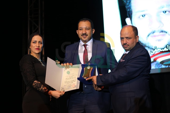 بالصور.. تكريم نجوم الفن والصحافة والمجتمع في مهرجان "بالشباب تحيا الأمم" بدورته الثانية بالصور.. تكريم نجوم الفن والصحافة والمجتمع في مهرجان "بالشباب تحيا الأمم" بدورته الثانية