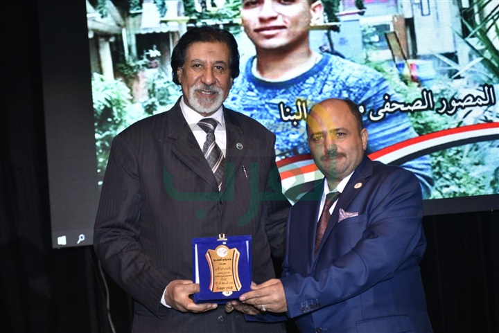 بالصور.. تكريم نجوم الفن والصحافة والمجتمع في مهرجان "بالشباب تحيا الأمم" بدورته الثانية بالصور.. تكريم نجوم الفن والصحافة والمجتمع في مهرجان "بالشباب تحيا الأمم" بدورته الثانية