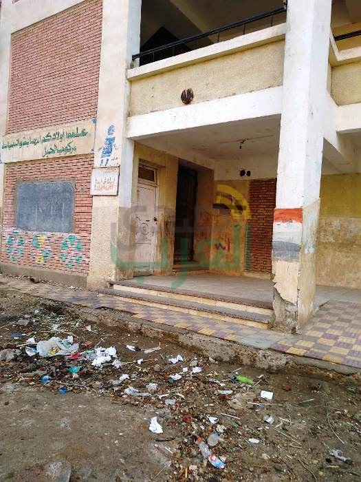 زيارة مفاجئة لمحافظ الشرقية بكفر الحمام لمتابعة أعمال الصرف الصحي والتعليم والنظافة