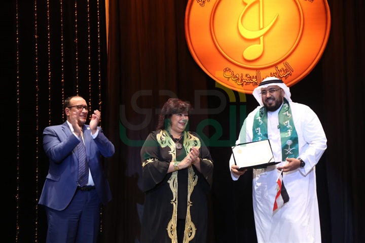 وزير الثقافة ورئيس الأوبرا يسلمان الجوائز للفائزين بمهرجان الموسيقى العربية وزير الثقافة ورئيس الأوبرا يسلمان الجوائز للفائزين بمهرجان الموسيقى العربية