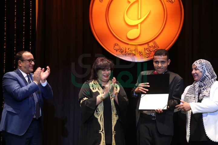 وزير الثقافة ورئيس الأوبرا يسلمان الجوائز للفائزين بمهرجان الموسيقى العربية 