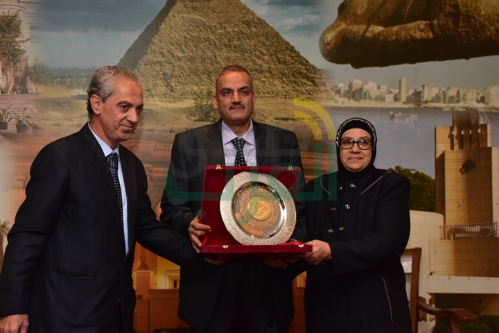 بالصور.. "المصرية لنقاد السينما" تكرم هاني عبد ربه بمناسبة عيدها الخامس والأربعون بالصور.. "المصرية لنقاد السينما" تكرم هاني عبد ربه بمناسبة عيدها الخامس والأربعون