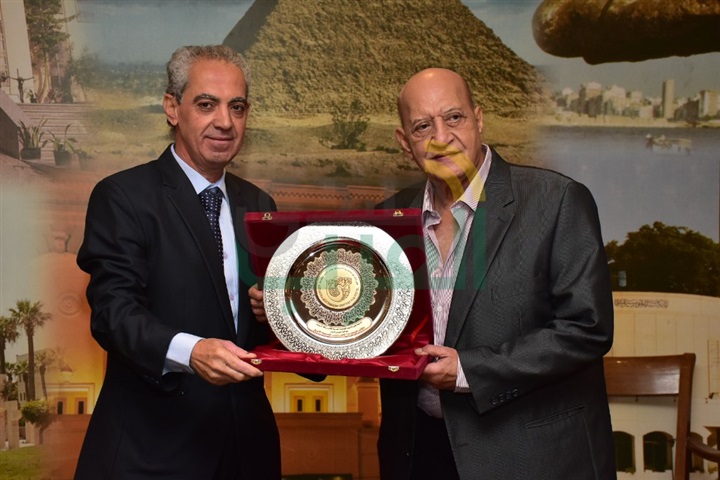 بالصور.. "المصرية لنقاد السينما" تكرم هاني عبد ربه بمناسبة عيدها الخامس والأربعون بالصور.. "المصرية لنقاد السينما" تكرم هاني عبد ربه بمناسبة عيدها الخامس والأربعون