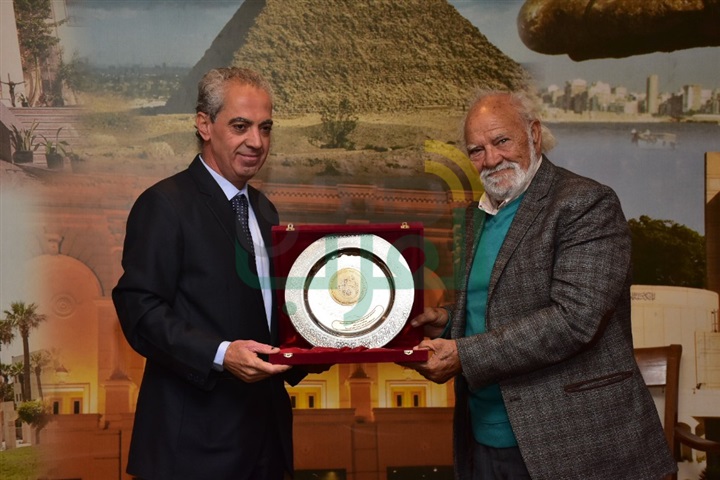 بالصور.. "المصرية لنقاد السينما" تكرم هاني عبد ربه بمناسبة عيدها الخامس والأربعون بالصور.. "المصرية لنقاد السينما" تكرم هاني عبد ربه بمناسبة عيدها الخامس والأربعون