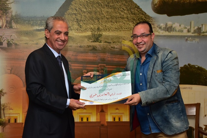 بالصور.. "المصرية لنقاد السينما" تكرم هاني عبد ربه بمناسبة عيدها الخامس والأربعون بالصور.. "المصرية لنقاد السينما" تكرم هاني عبد ربه بمناسبة عيدها الخامس والأربعون