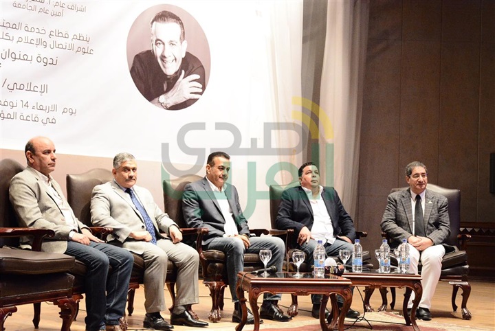 بالصور.. جامعة عين شمس تستضيف أسامة منير بحضور الألاف من الطلبة بالصور.. جامعة عين شمس تستضيف أسامة منير بحضور الألاف من الطلبة