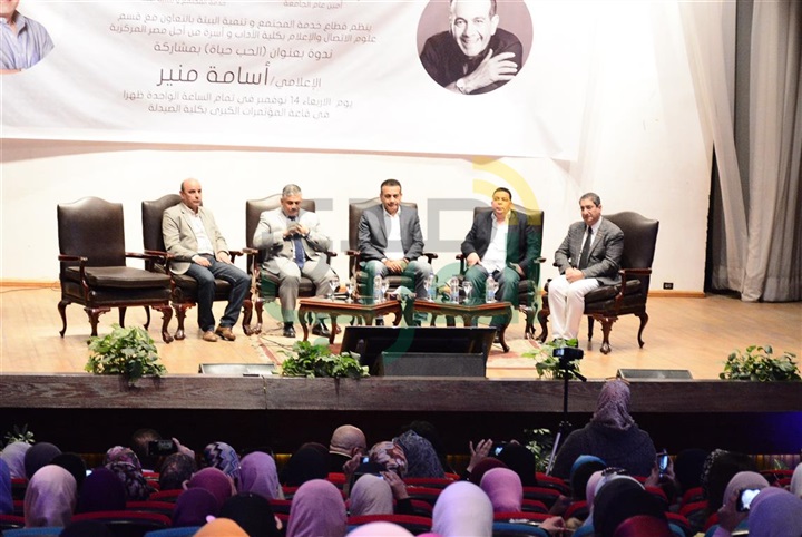 بالصور.. جامعة عين شمس تستضيف أسامة منير بحضور الألاف من الطلبة بالصور.. جامعة عين شمس تستضيف أسامة منير بحضور الألاف من الطلبة