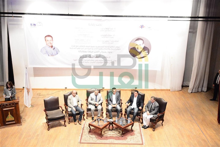 بالصور.. جامعة عين شمس تستضيف أسامة منير بحضور الألاف من الطلبة بالصور.. جامعة عين شمس تستضيف أسامة منير بحضور الألاف من الطلبة