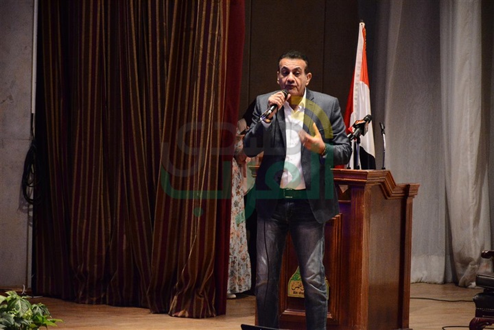 بالصور.. جامعة عين شمس تستضيف أسامة منير بحضور الألاف من الطلبة بالصور.. جامعة عين شمس تستضيف أسامة منير بحضور الألاف من الطلبة