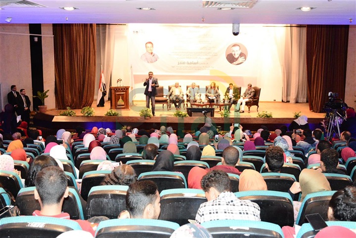بالصور.. جامعة عين شمس تستضيف أسامة منير بحضور الألاف من الطلبة بالصور.. جامعة عين شمس تستضيف أسامة منير بحضور الألاف من الطلبة
