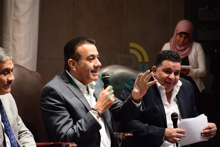 بالصور.. جامعة عين شمس تستضيف أسامة منير بحضور الألاف من الطلبة بالصور.. جامعة عين شمس تستضيف أسامة منير بحضور الألاف من الطلبة