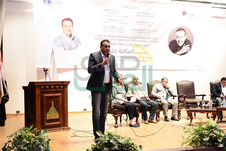 بالصور.. جامعة عين شمس تستضيف أسامة منير بحضور الألاف من الطلبة بالصور.. جامعة عين شمس تستضيف أسامة منير بحضور الألاف من الطلبة