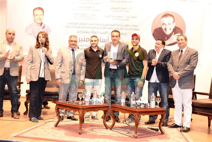 بالصور.. جامعة عين شمس تستضيف أسامة منير بحضور الألاف من الطلبة بالصور.. جامعة عين شمس تستضيف أسامة منير بحضور الألاف من الطلبة