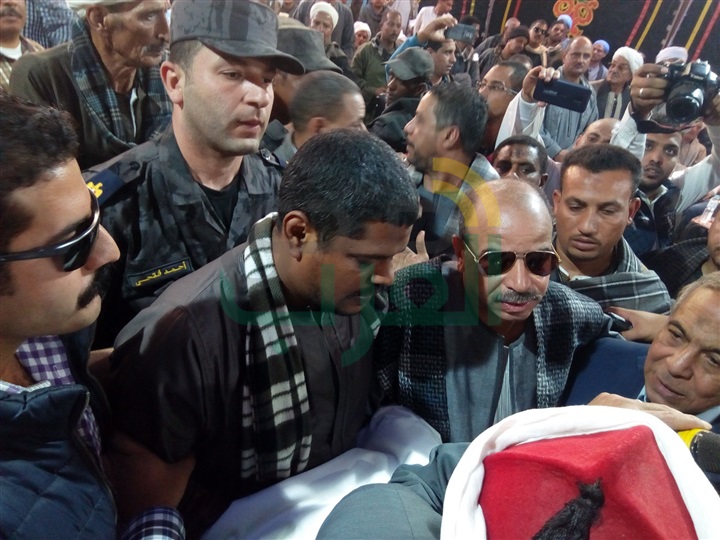 محافظ قنا يشهد جلسة صلح القودة بين أبناء العمومة عائلة الخلايفة بقرية جزيرة الحمودي بمركز الوقف 