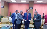 محافظ الشرقية يجتمع مع مسئولي الشركة الوطنية للمقاولات العامة والتوريدات