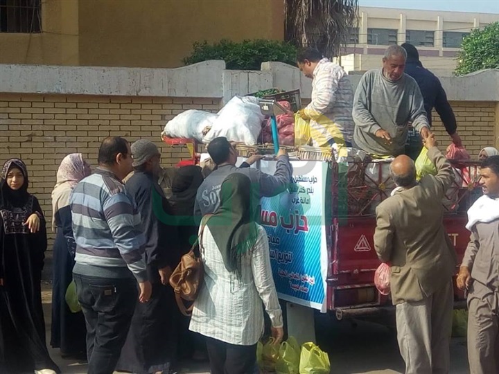 بالصور.. مستقبل وطن يواصل الدفع بقوافل السلع الغذائية في كفر الشيخ بالصور.. مستقبل وطن يواصل الدفع بقوافل السلع الغذائية في كفر الشيخ