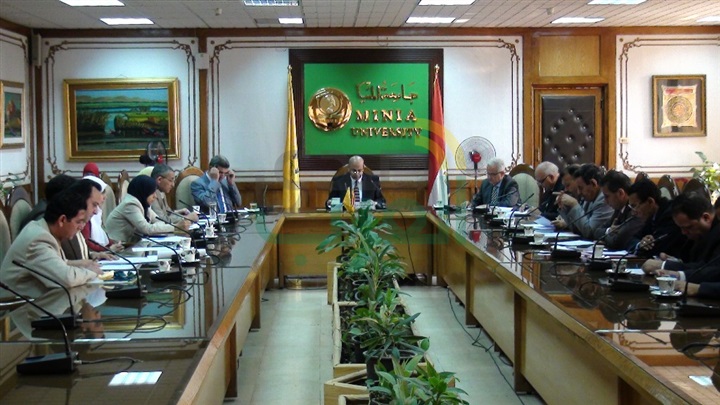 "لجنة" لمتابعة تلبية البرامج الجديدة للاحتياجات المجتمعية بكليات جامعة المنيا