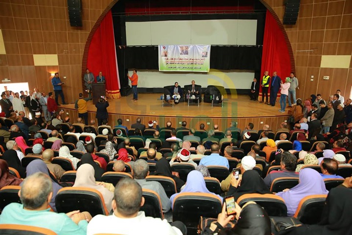 1378 عضوا بلجان المساءلة المجتمعية في "تكافل وكرامة" يؤدون القسم أمام محافظ كفر الشيخ