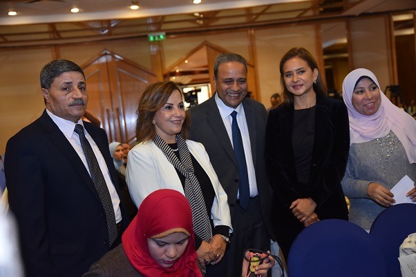 بالصور.. نيللي كريم تتفقد معرض منتجات حياة جديدة بمنتدى بداية مش نهاية بالصور.. نيللي كريم تتفقد معرض منتجات حياة جديدة بمنتدى بداية مش نهاية