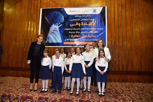 بالصور.. نيللي كريم تتفقد معرض منتجات حياة جديدة بمنتدى بداية مش نهاية بالصور.. نيللي كريم تتفقد معرض منتجات حياة جديدة بمنتدى بداية مش نهاية