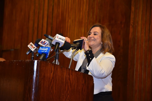 بالصور.. نيللي كريم تتفقد معرض منتجات حياة جديدة بمنتدى بداية مش نهاية بالصور.. نيللي كريم تتفقد معرض منتجات حياة جديدة بمنتدى بداية مش نهاية