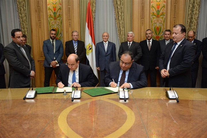 العصار يشهد توقيع بروتوكولين للتعاون مع جامعة حلوان في عدة مجالات
